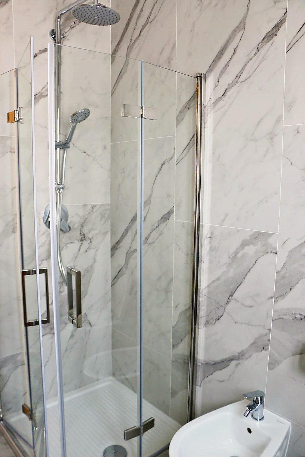 Camera 12 — bagno condiviso, foto 2