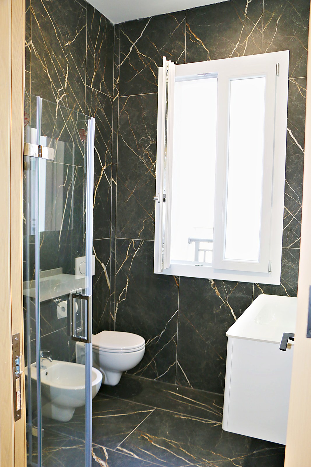 Camera 05 — bagno condiviso, foto 1