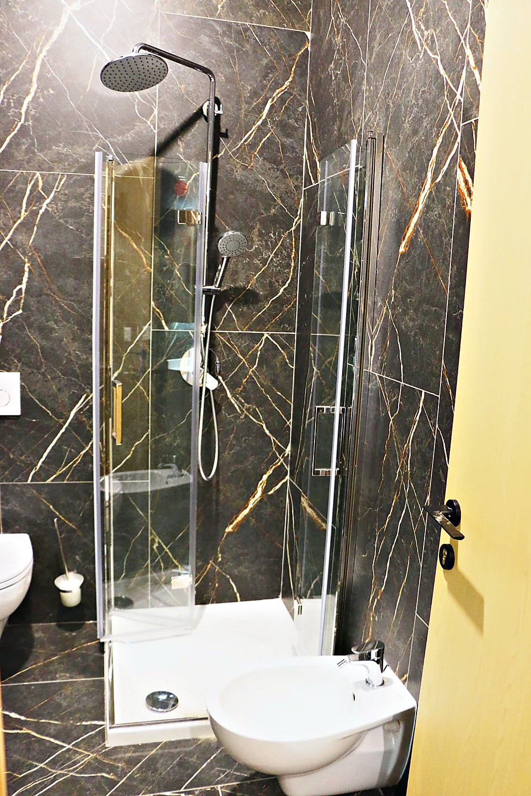 Camera 10 — bagno condiviso, foto 1