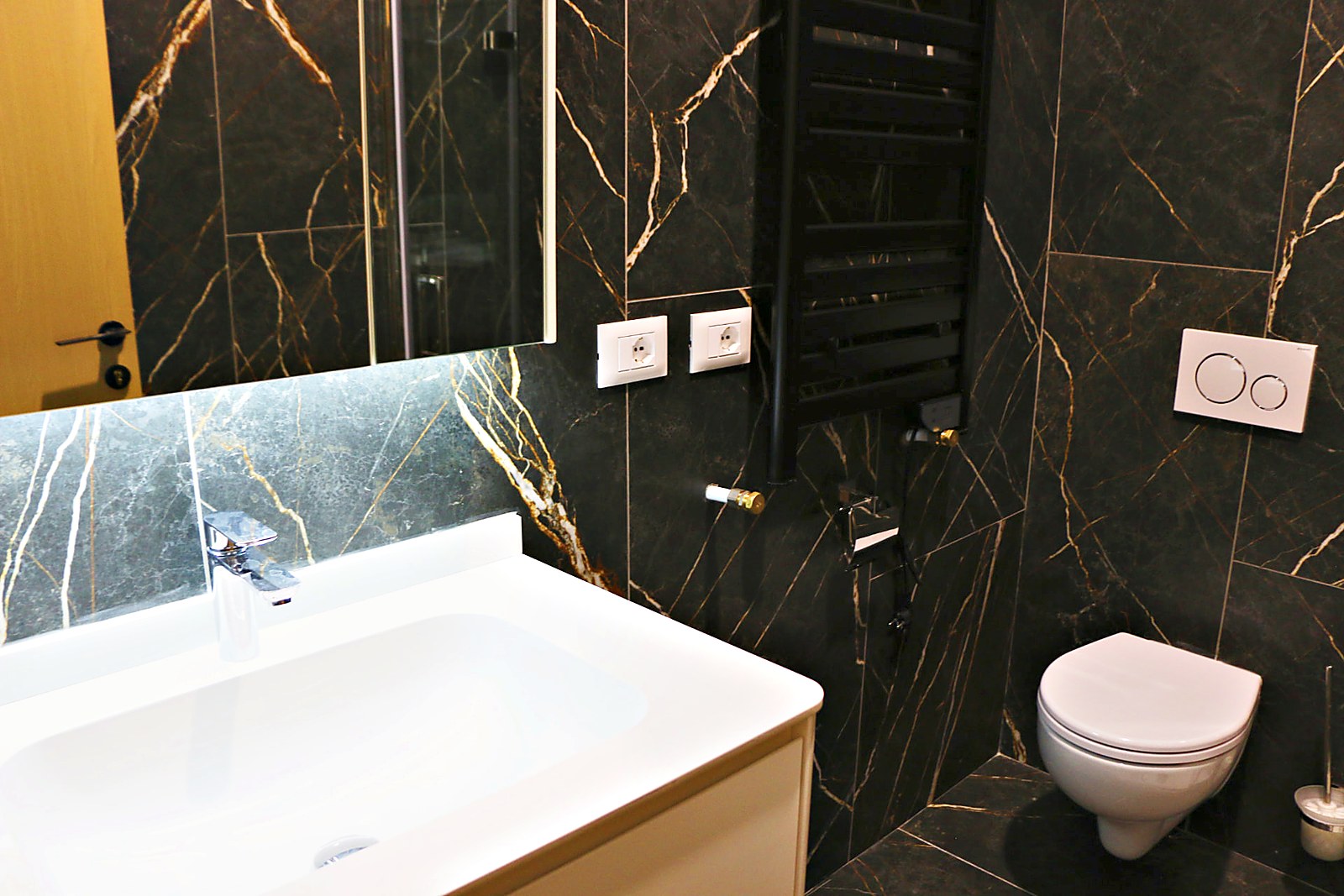 Camera 10 — bagno condiviso, foto 2