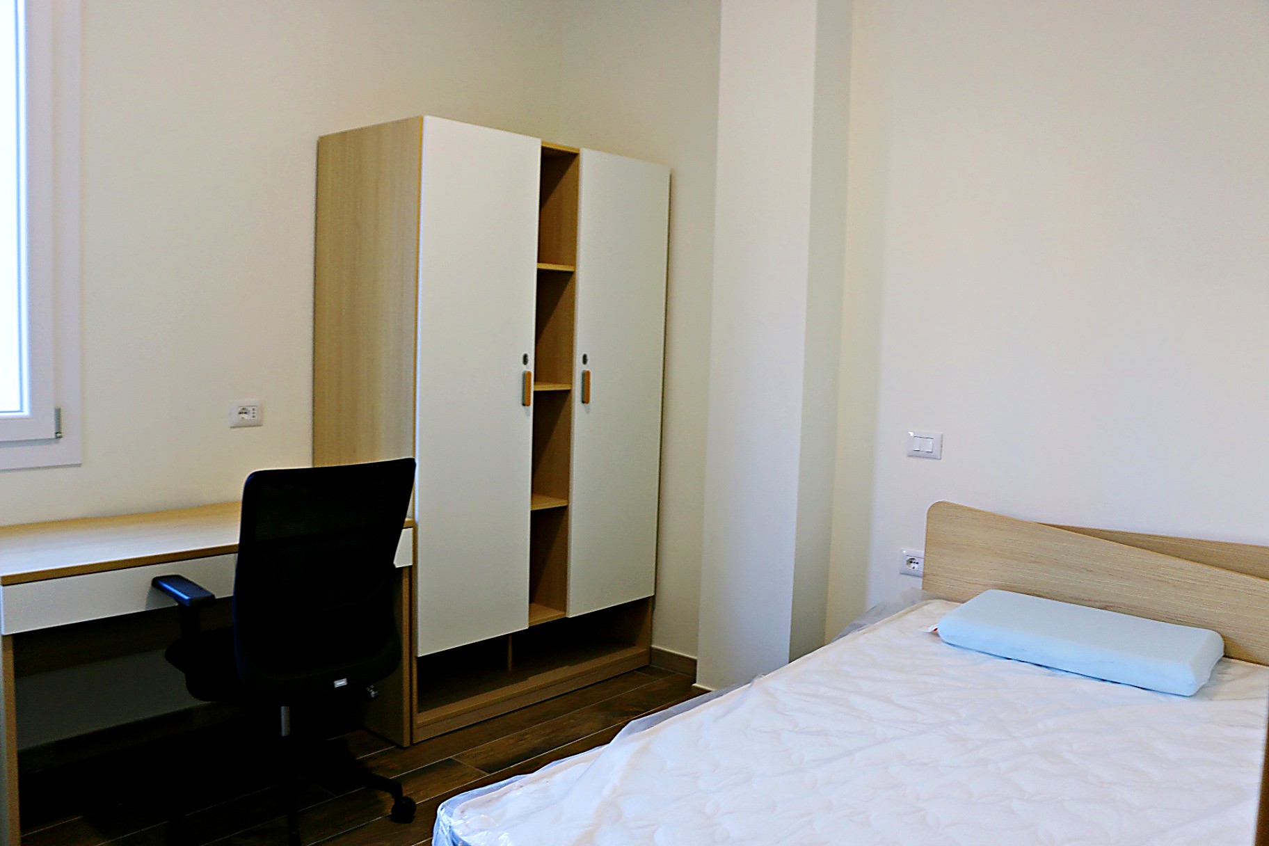 Wardrobe and study desk in a single room
