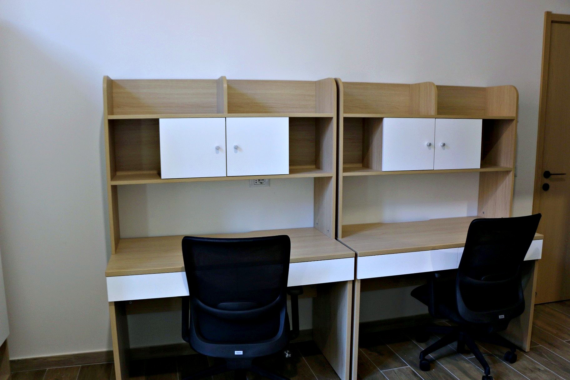 Sala studio con tavolo comune